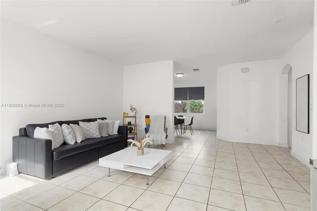 $660,000 | Islands of Doral, Doral, FL 33178