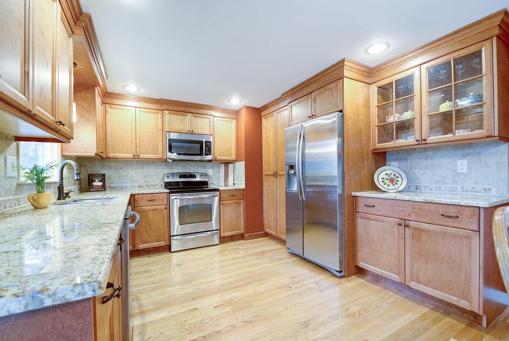 14 Sharon Road Windham, NH 03087 - Photo 17 of 40