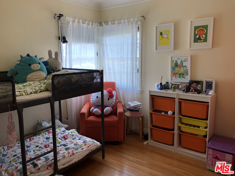 2101 Mayview Drive Los Angeles, CA 90027 - Photo 11 of 19