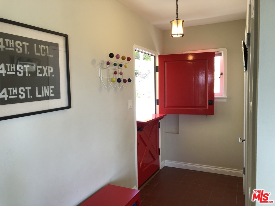 2101 Mayview Drive Los Angeles, CA 90027 - Photo 17 of 19