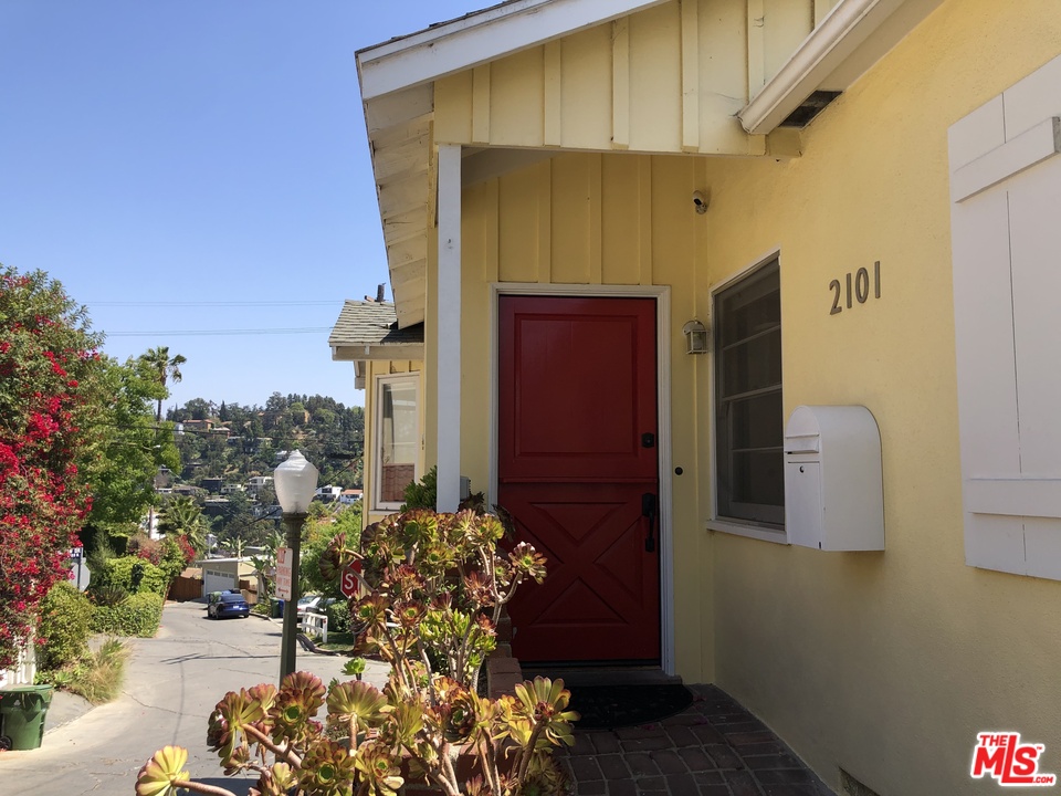 2101 Mayview Drive Los Angeles, CA 90027 - Photo 18 of 19