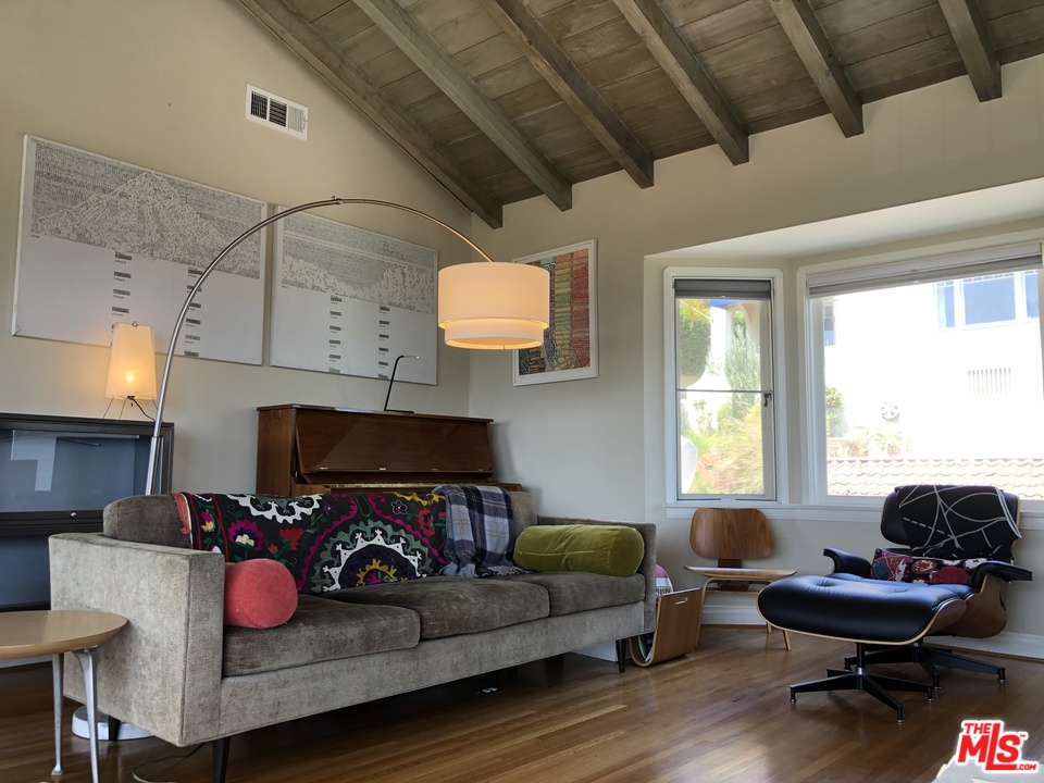 2101 Mayview Drive Los Angeles, CA 90027 - Photo 5 of 19