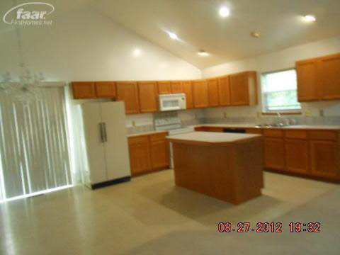 7107 Davison Road Davison, MI 48423 - Photo 10 of 12 20207737-9.JPG