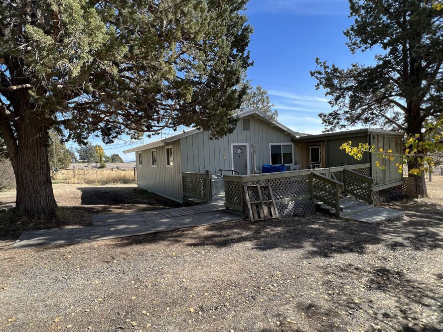 27230 Drews Road Chiloquin, OR 97624 - Photo 3 of 33 03