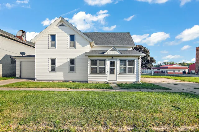 $100,000 | 225 West Station Street, St. Anne, IL 60964