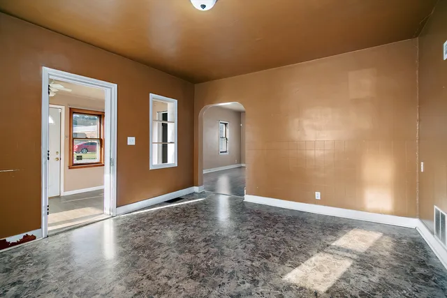 $100,000 | 225 West Station Street, St. Anne, IL 60964