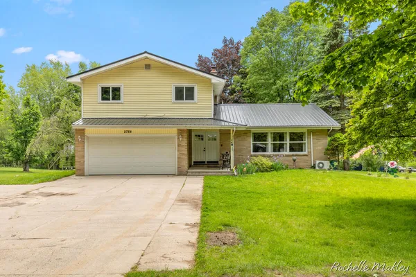 $329,900 | 2784 Hillcrest Drive, Ionia, MI 48846