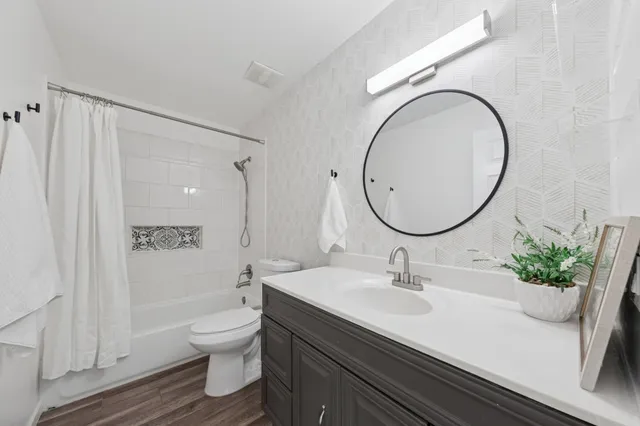 $243,000 | 319 River Woods Lane, Burnsville, MN 55337