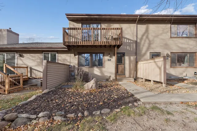 $243,000 | 319 River Woods Lane, Burnsville, MN 55337