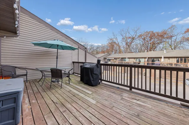 $243,000 | 319 River Woods Lane, Burnsville, MN 55337