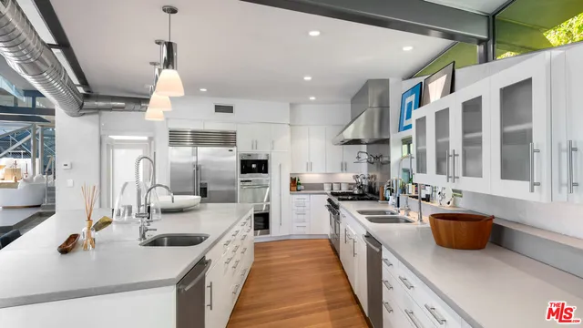 a view of a livingroom with furniture and a dining table