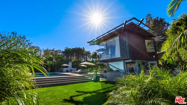a view of outdoor space