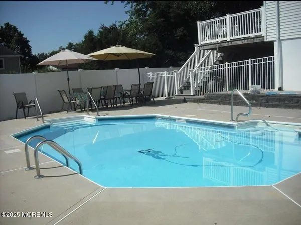 $675,000 | 7 Alan Terrace, Jackson, NJ 08527
