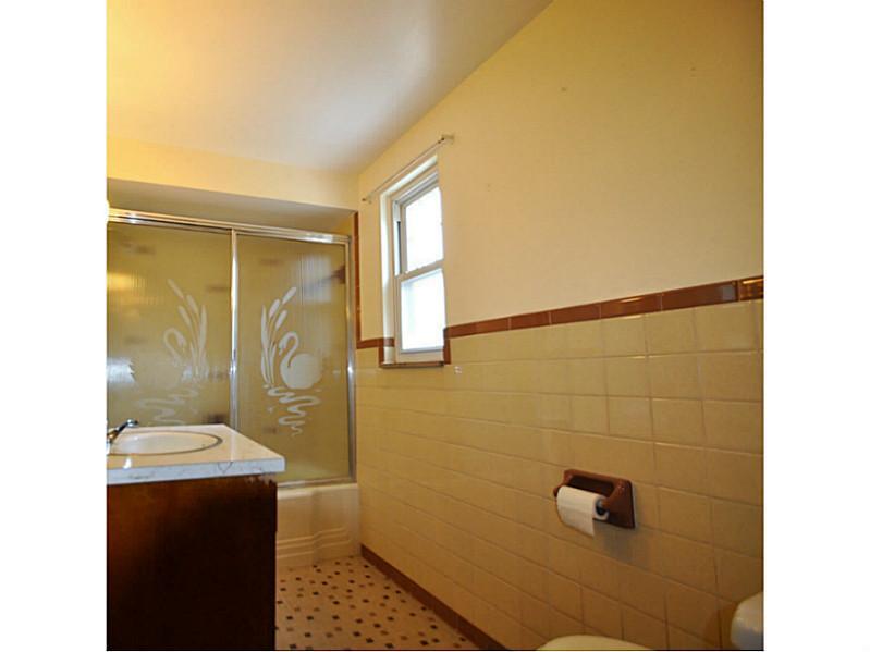 7923 Roderick Drive Pittsburgh, PA 15237 - Photo 20 of 23 Full Bath.