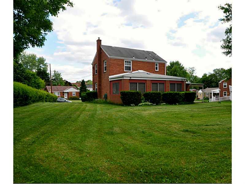 7923 Roderick Drive Pittsburgh, PA 15237 - Photo 4 of 23 Exterior Back.