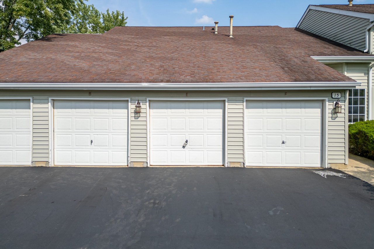 15 Gant Circle, Unit E Streamwood, IL 60107 - Photo 1 of 21 a front view of a house