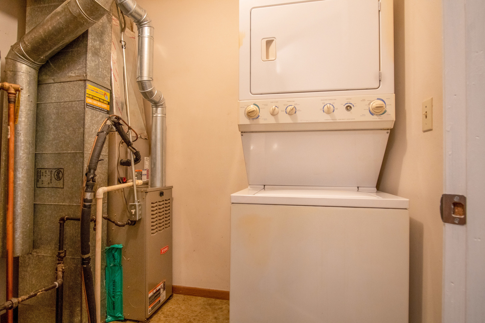 15 Gant Circle, Unit E Streamwood, IL 60107 - Photo 18 of 21 a utility room with dryer and washer