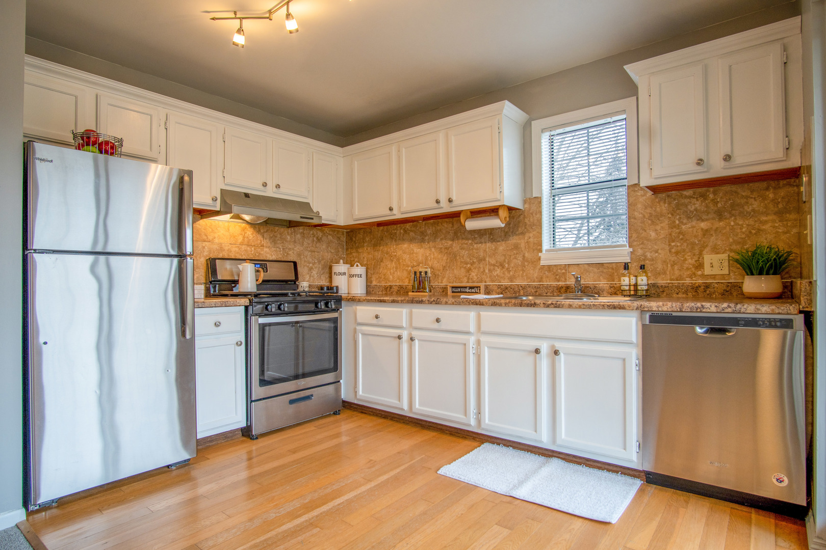 15 Gant Circle, Unit E Streamwood, IL 60107 - Photo 6 of 21 a kitchen with granite countertop a refrigerator stove top oven and cabinets