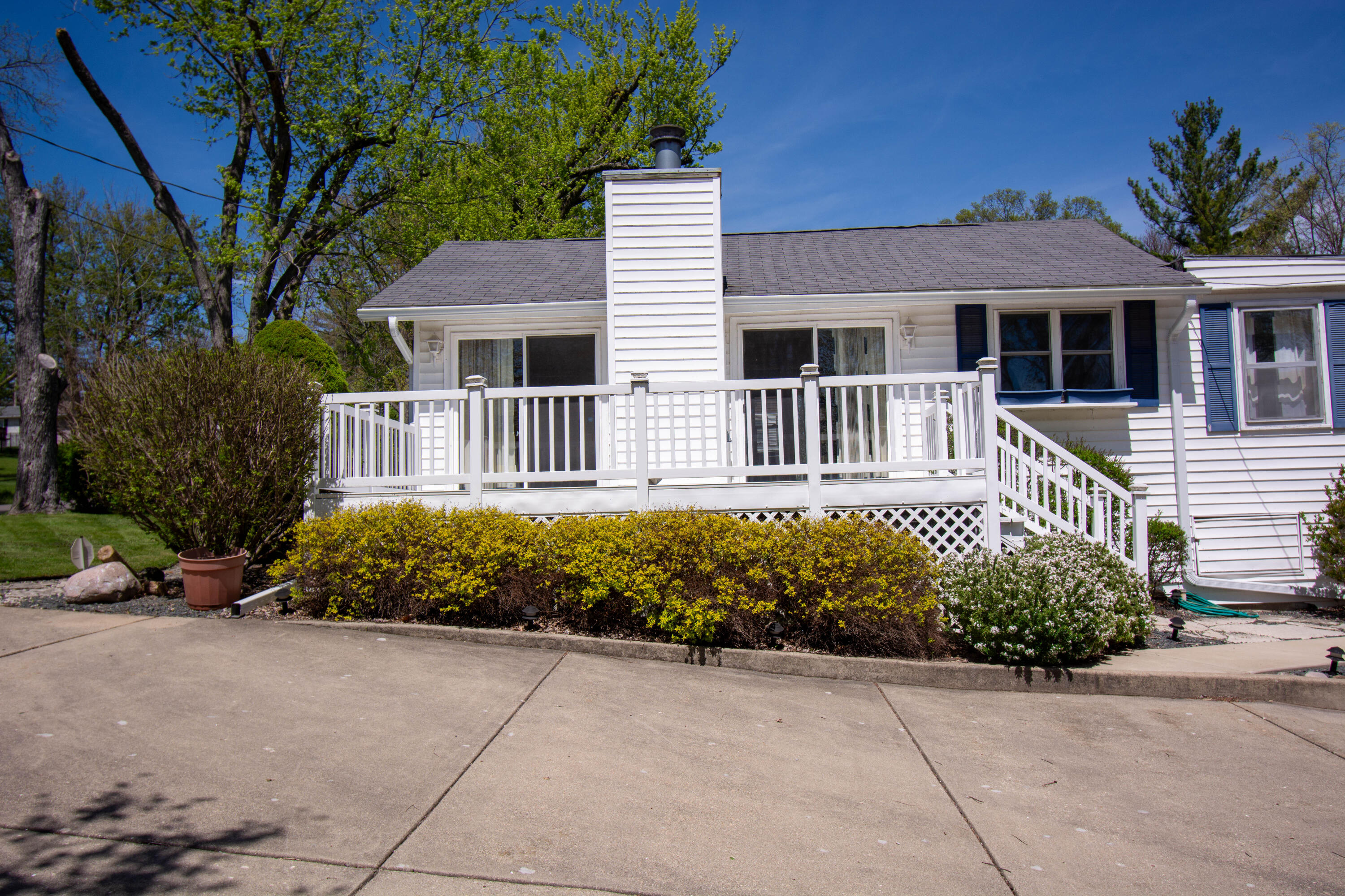N3220 Acacia Road Geneva, WI 53147 - Photo 27 of 27 Side View