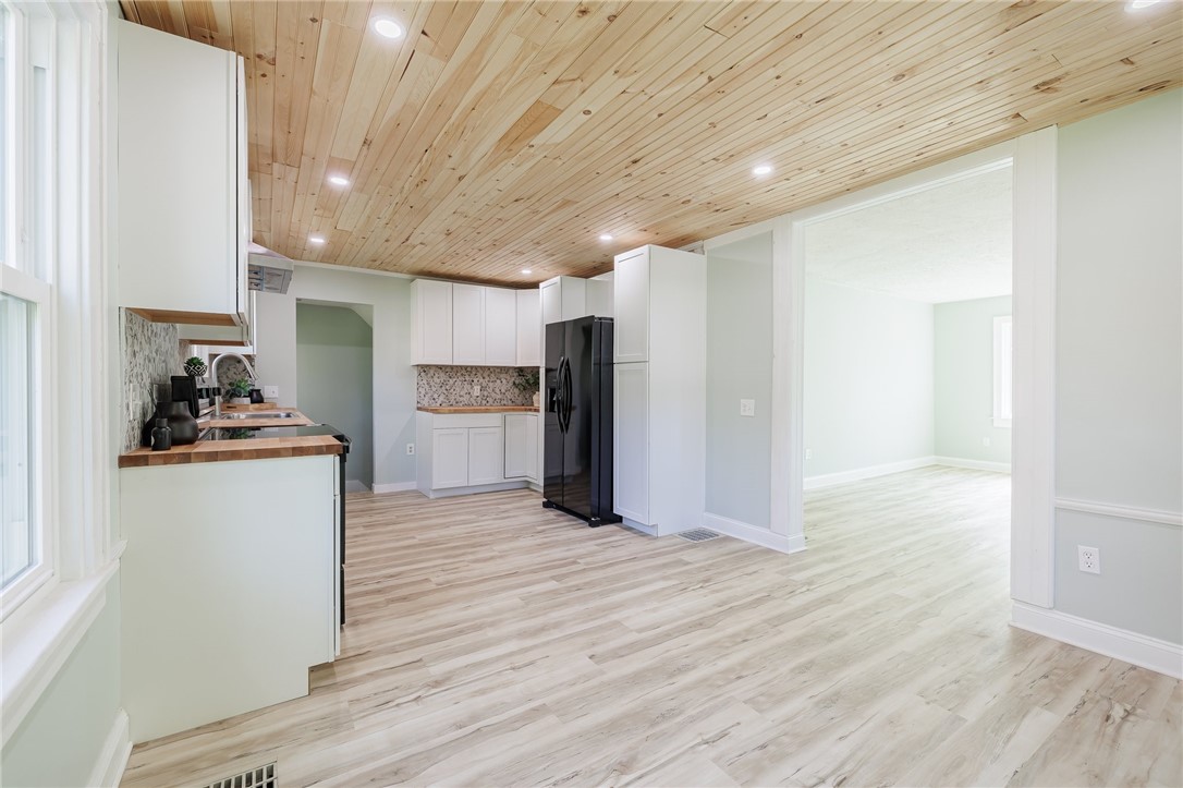 235 Garford Road Irondequoit, NY 14622 - Photo 8 of 30