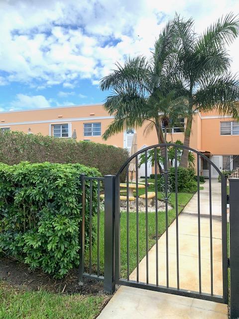 101 South Golfview Road, Unit 11 Lake Worth Beach, FL 33460 - Photo 1 of 26 U3