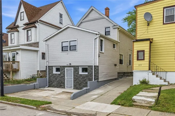 $259,900 | 961 Tonawanda Street, Buffalo, NY 14207