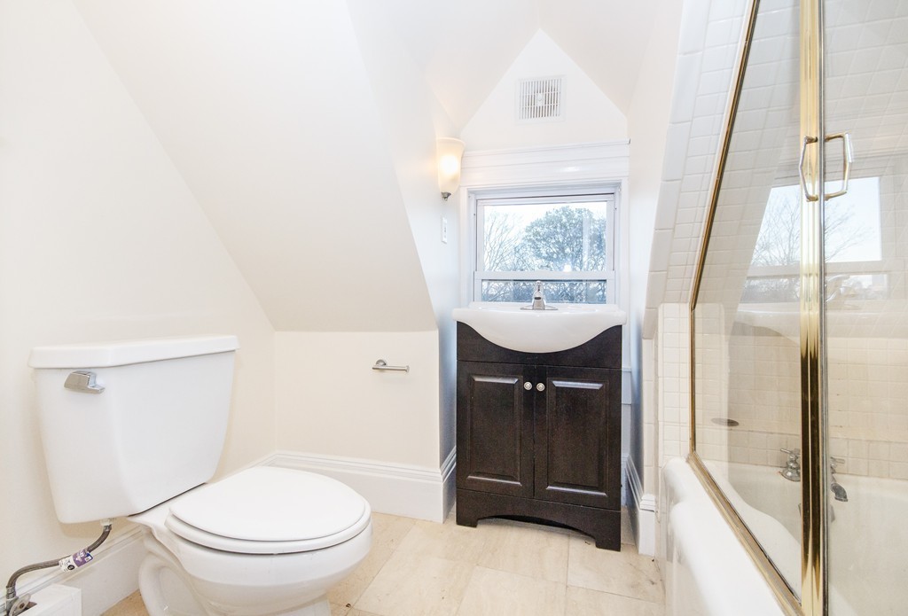 31 Winthrop Road, Unit 31 Brookline, MA 02445 - Photo 12 of 14