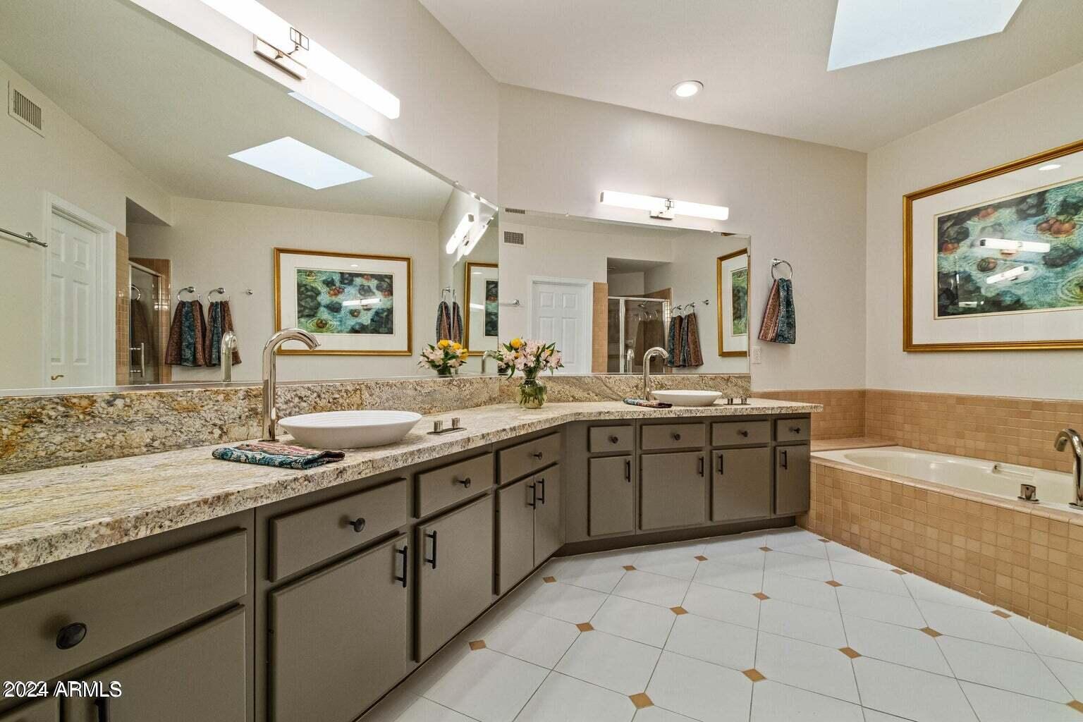 7272 East Gainey Ranch Road, Unit 43 Scottsdale, AZ 85258 - Photo 19 of 40 Master Bathroom