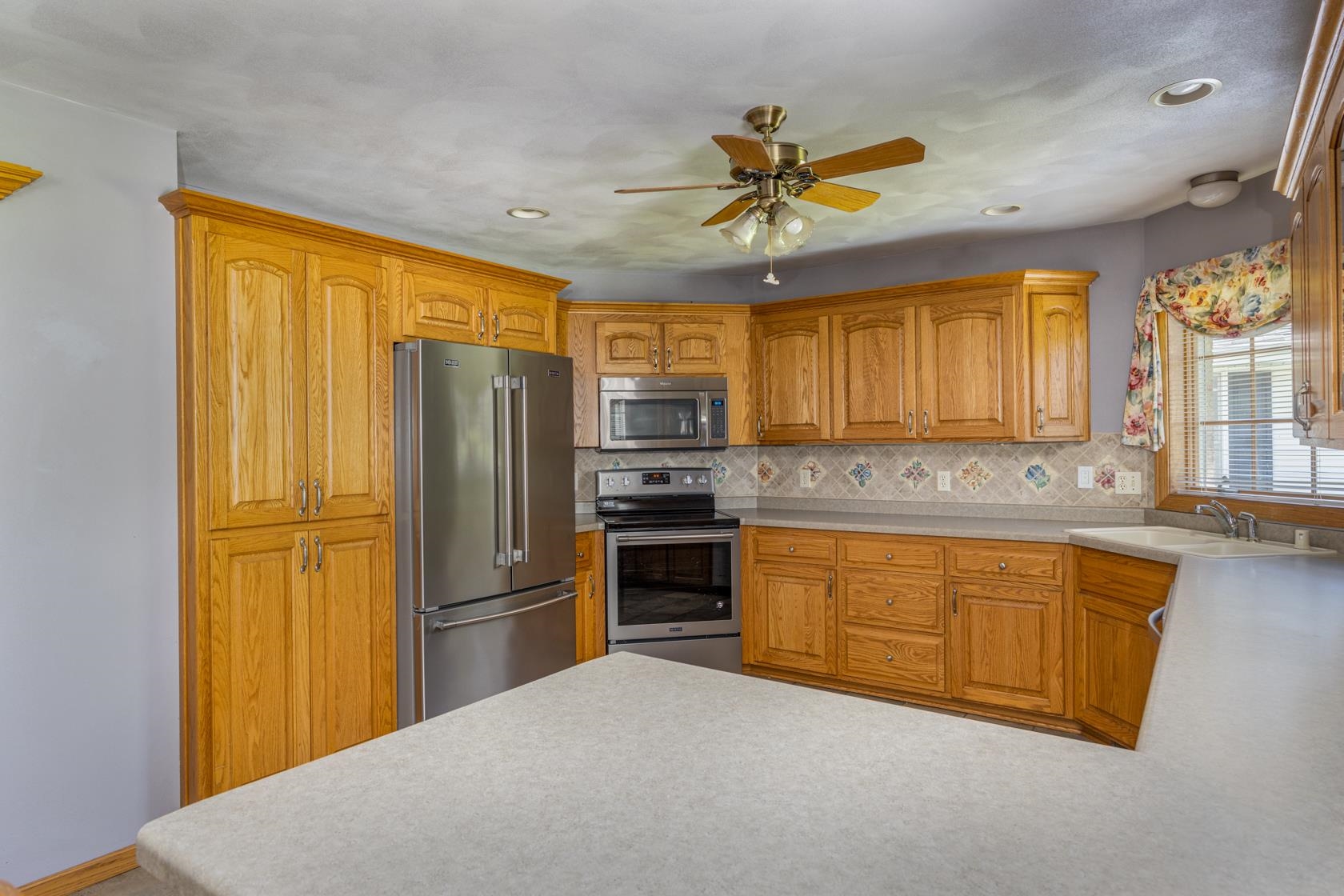 509 Kadinger Way Little Chute, WI 54140 - Photo 24 of 37
