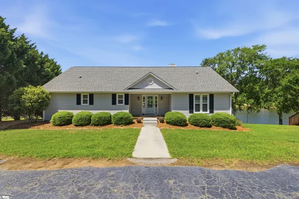 $728,500 | 360 Topsail Drive, Waterloo, SC 29384