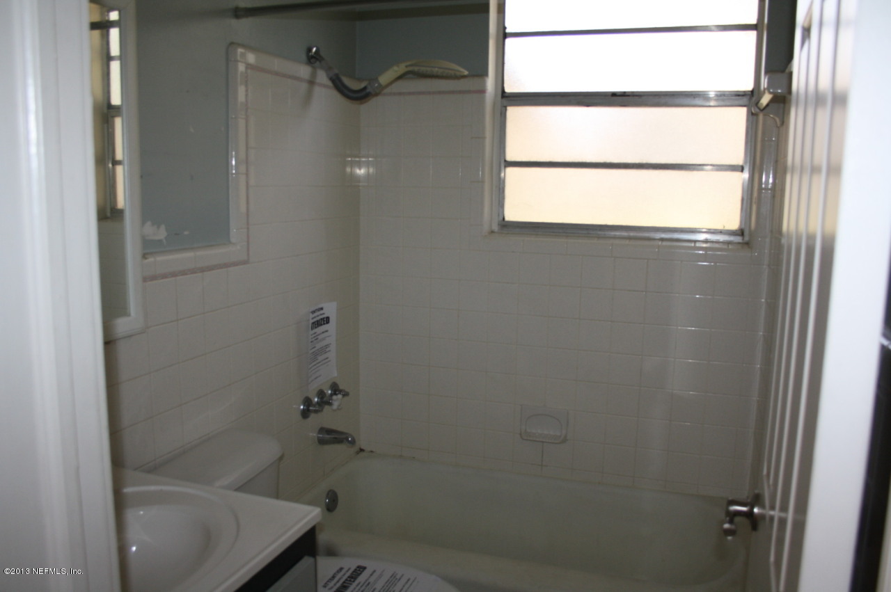 3323 Sheridan Road Jacksonville, FL 32207 - Photo 8 of 12 Bathroom
