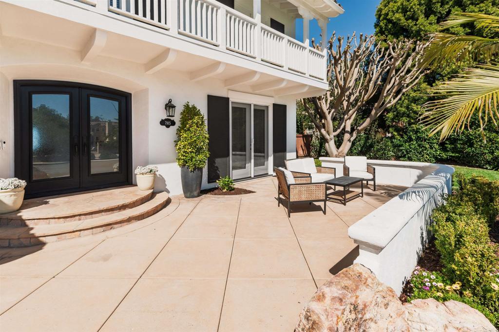 7915 Corte Penca Carlsbad, CA 92009 - Photo 6 of 60