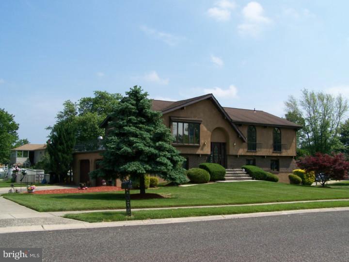 29 Hillcroft Road Berlin, NJ 08009 - Photo 2 of 23 Exterior Front