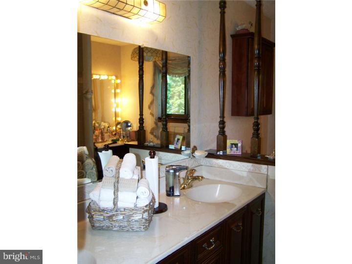 29 Hillcroft Road Berlin, NJ 08009 - Photo 11 of 23 Bathroom