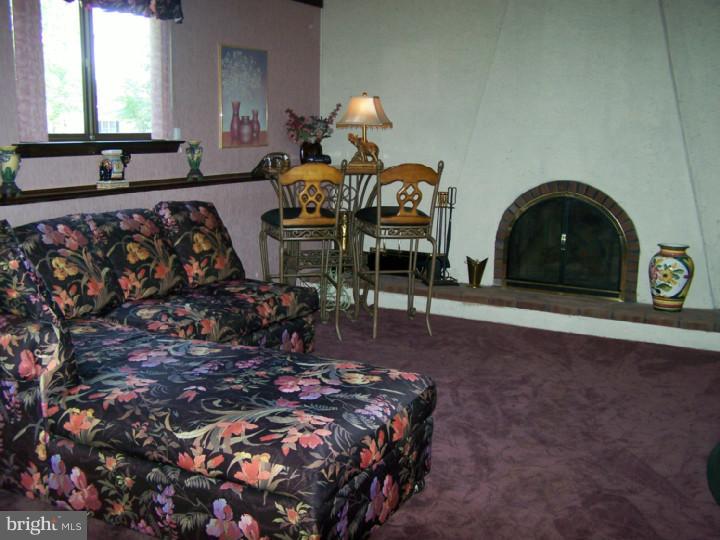 29 Hillcroft Road Berlin, NJ 08009 - Photo 16 of 23 Family Room