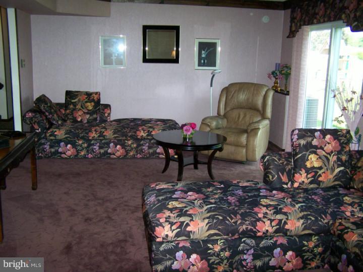 29 Hillcroft Road Berlin, NJ 08009 - Photo 18 of 23 Family Room