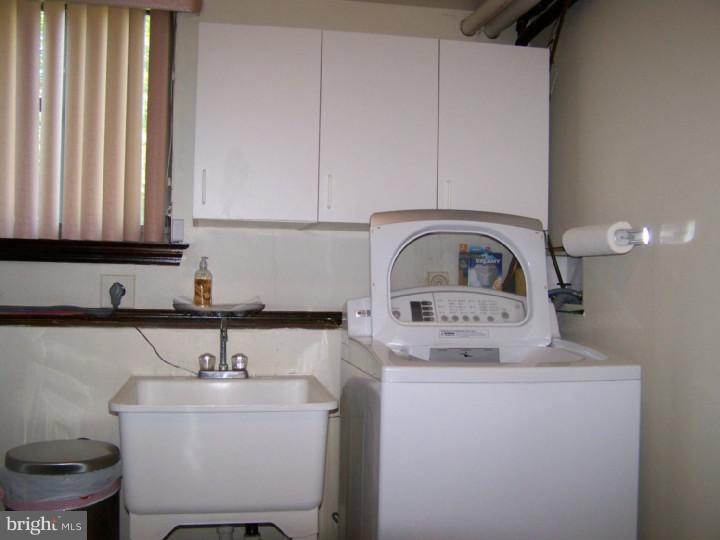 29 Hillcroft Road Berlin, NJ 08009 - Photo 19 of 23 Laundry Room