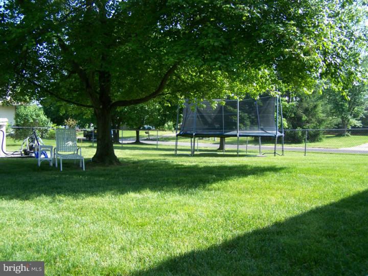 29 Hillcroft Road Berlin, NJ 08009 - Photo 22 of 23 Side Yard