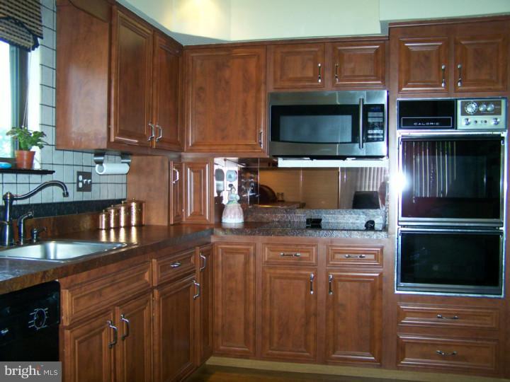 29 Hillcroft Road Berlin, NJ 08009 - Photo 4 of 23 Kitchen