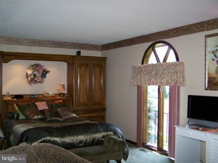 29 Hillcroft Road Berlin, NJ 08009 - Photo 8 of 23 Bedroom - Main
