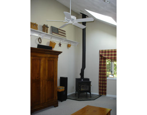 26 Selfridge Road Bedford, MA 01730 - Photo 4 of 7