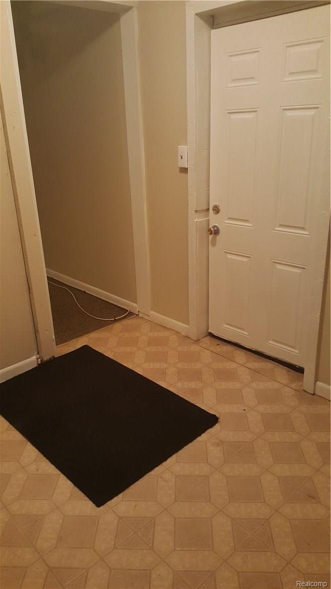 6541 Denton Road Belleville, MI 48111 - Photo 15 of 19 20161026_183556.jpg