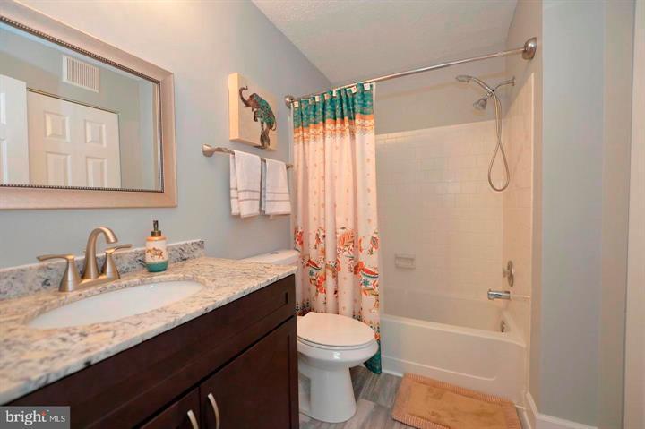 109 Fort Evans Road Southeast, Unit C Leesburg, VA 20175 - Photo 9 of 20 Primary bathroom
