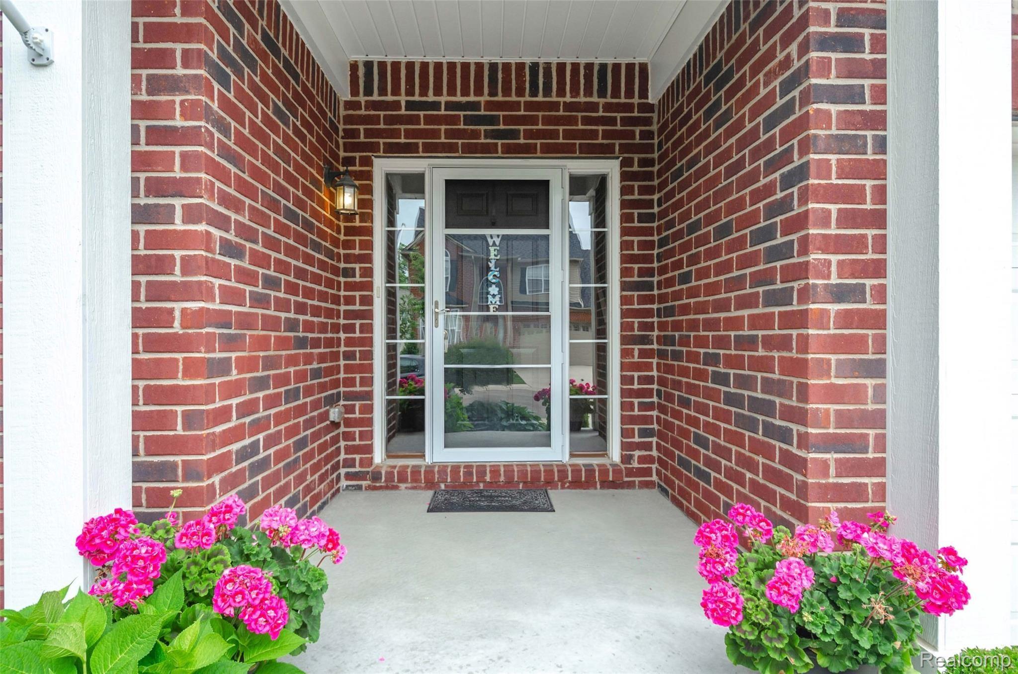 27554 Cromwell Road Novi, MI 48374 - Photo 4 of 36 00__35.jpg