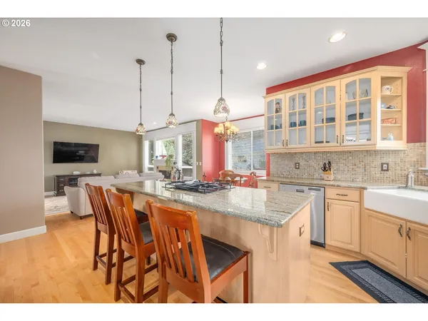 $1,099,000 | 2530 Beacon Hill Drive, West Linn, OR 97068