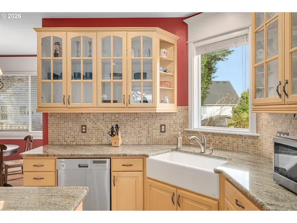 $1,099,000 | 2530 Beacon Hill Drive, West Linn, OR 97068