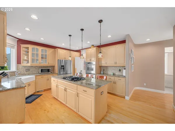 $1,099,000 | 2530 Beacon Hill Drive, West Linn, OR 97068