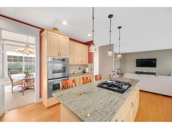 $1,099,000 | 2530 Beacon Hill Drive, West Linn, OR 97068
