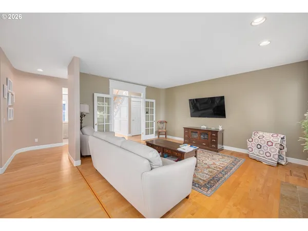 $1,099,000 | 2530 Beacon Hill Drive, West Linn, OR 97068