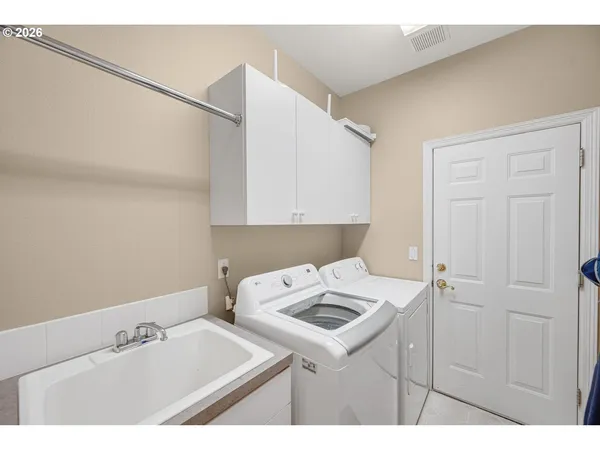 $1,099,000 | 2530 Beacon Hill Drive, West Linn, OR 97068